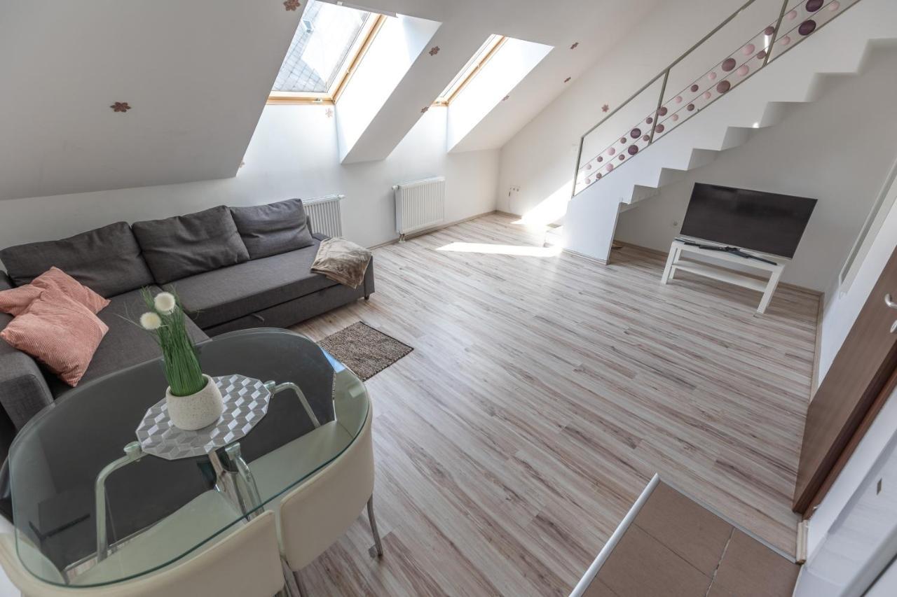 Appartement Prtr W/ Free Parking *