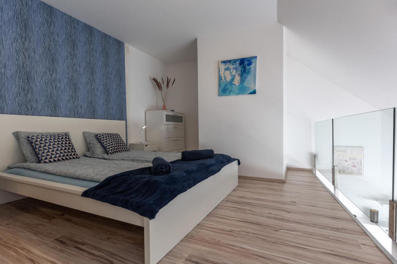 Appartement Prtr W/ Free Parking *